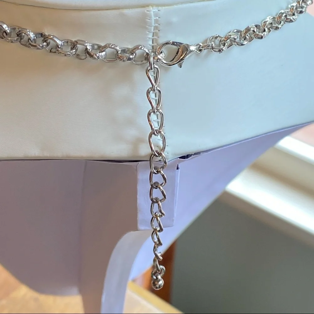 Gorgeous acrylic green & AB rhinestone Festooned chain Statement necklace. - Picture 5 of 12